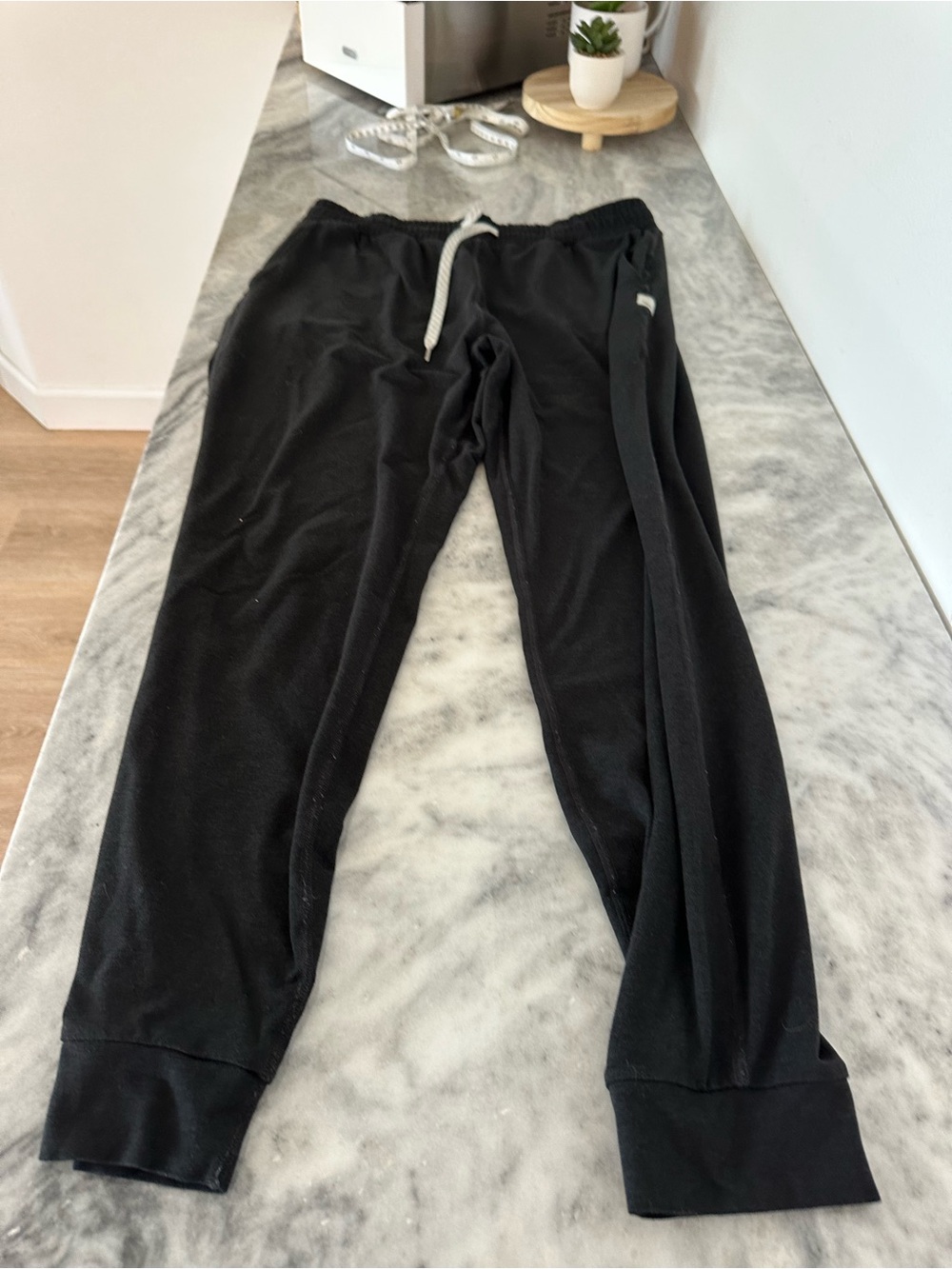 Vuori Black Women's performance Joggers with Drawstring